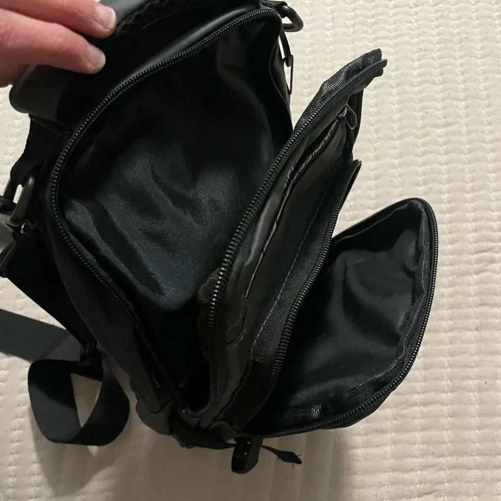 Euc black shoulder or cross body travel bag - Picture 4 of 8